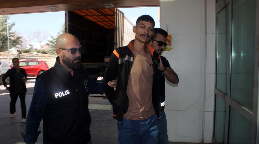 İki sevgili çaldıkları otomobille tatile giderken yakalandı, sözleri şaşkına çevirdi! 'Daha büyük oynayacağız'