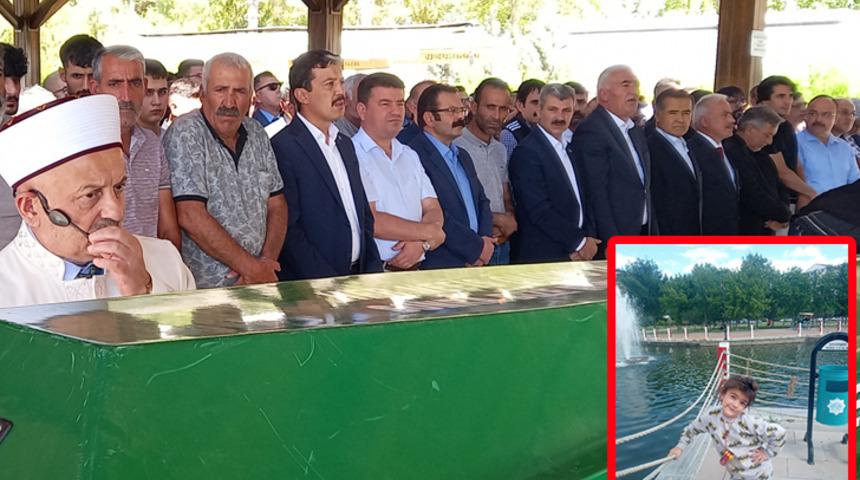 Kanepenin altında can vermişti! Cihan Carruh'un cenazesi toprağa verildi