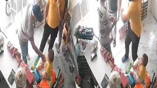 Markette şoke eden anlar! Babanın sinirden gözü döndü,14 aylık bebeğe...