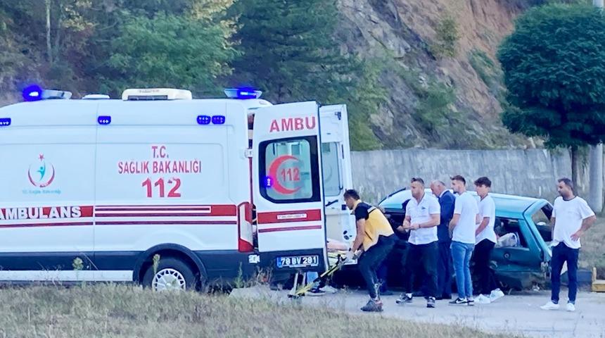Karabük'te iki otomobilin çarpıştığı kazada 1'i ağır 4 kişi yaralandı