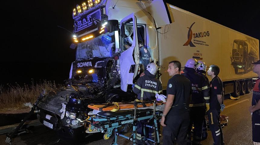 Edirne'de iki tırın çarpıştığı kazada 1 kişi öldü