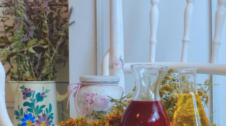 Kantaron yağı ciltte nasıl kullanılır? Cilde sarı kantaron mu kırmızı kantaron mu kullanılır?