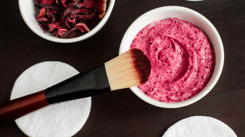 Hatmı çiçeği yüze kullanılır mı? Hatmi çiçeği sivilce ve cilt lekelerine iyi gelir mi?