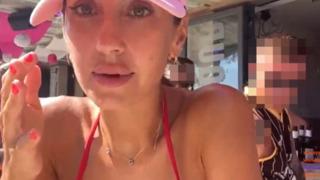 Canlı yayında taciz anları! Sosyal medyada fenomenin Twitch yayınında kalçasına dokundu... Böyle tepki gösterdi