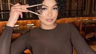 Sosyal medya fenomeni Nekia kasık dövmesini gösteren dekoltesiyle sosyal medyayı salladı! Fazla cesur değil mi?