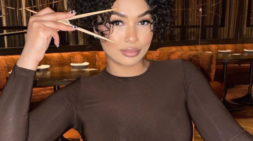 Sosyal medya fenomeni Nekia kasık dövmesini gösteren dekoltesiyle sosyal medyayı salladı! "Fazla cesur değil mi?"