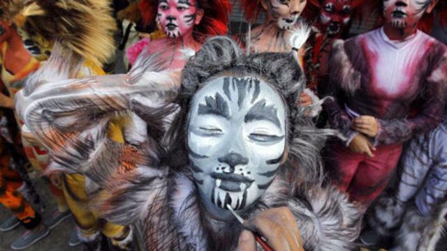 Günün Deyimi: Put on a brave face