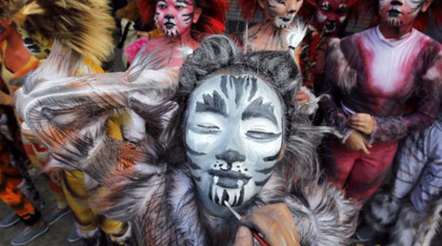 G&uuml;n&uuml;n Deyimi: Put on a brave face