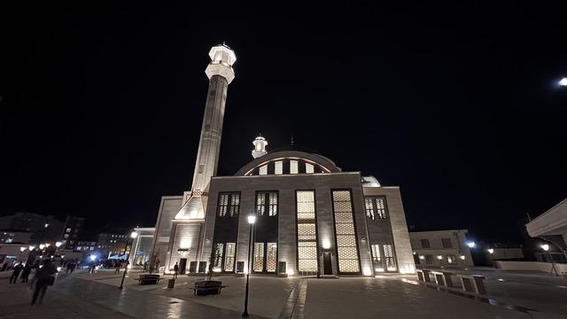 Kars'ta Sultan Alparslan Camii Mevlit Kandili'nde ibadete açıldı