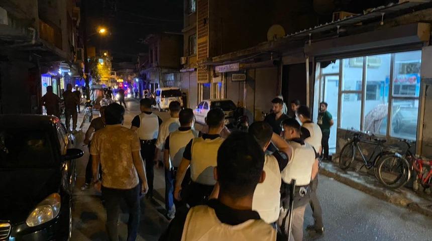 Adana'da narkotik uygulamasında 4 kişi gözaltına alındı