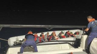 Ayvalık açıklarında 52 düzensiz göçmen kurtarıldı, 18 göçmen yakalandı