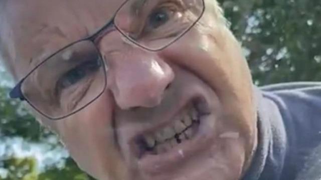 Trafikte kavga ettiler! Bir anda aracından inerek kadın şoförün cama yapışıp küfür etmeye başladı... O anlar saniye saniye kaydedildi