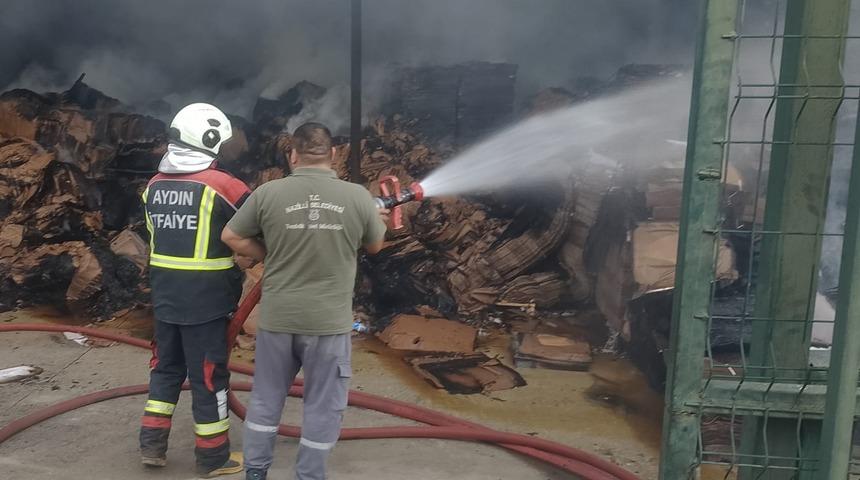 Kuyucak’taki yangını söndürme çalışmalarına Nazilli Belediyesi’nden destek
