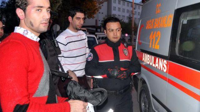 Atatürk anıtı önünde fotoğraf çektiren 2 Suriyeliye saldırı