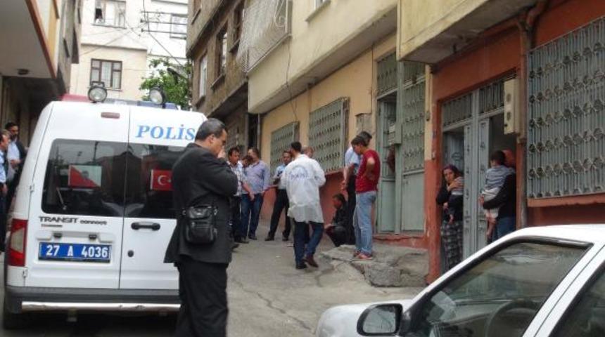 Fabrika iş&ccedil;isi gen&ccedil; kendini astı