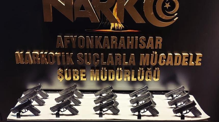 Afyonkarahisar’da 28 ruhsatsız tabanca ele geçirildi