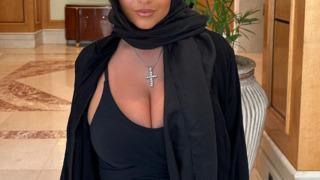 Sosyal medya fenomeni Apollonia Llewellyn'in dantel bluzuyla tarzı olay oldu! İç çamaşırı tercih etmeyince beğeni butonu çöktü