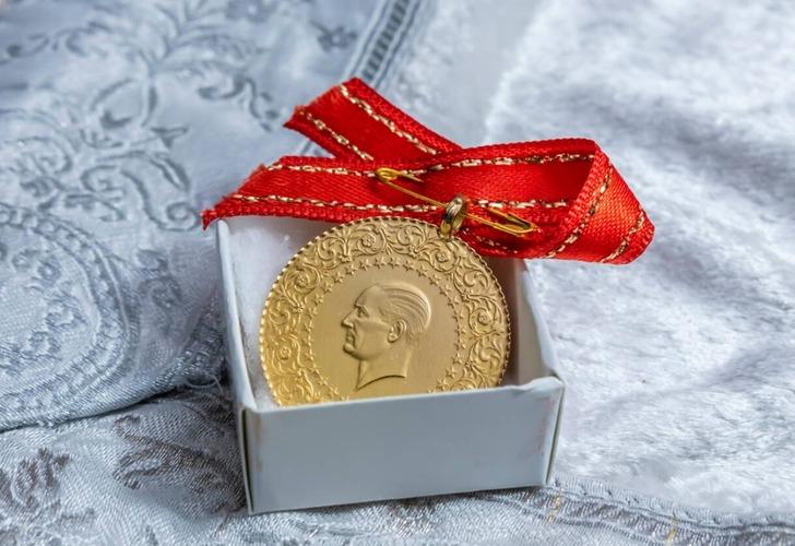 Altın fiyatları alış satış makası açıldı! Bankadan kaçan altınını oraya sakladı: İslam Memiş, ‘Vatandaşı zarar ettirdi’ diyerek açıkladı G1