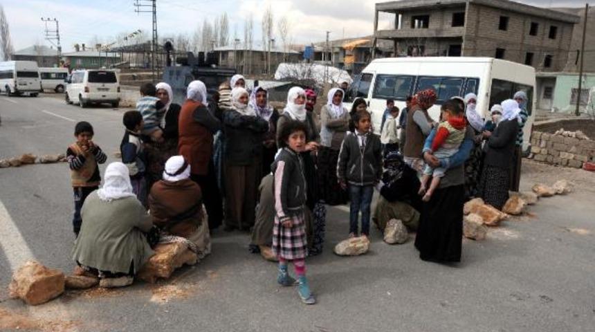 7 yaşındaki Rabia kazada &ouml;ld&uuml;