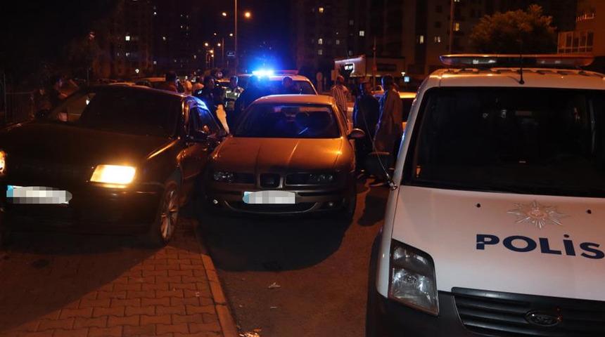 Boşanma aşamasındaki eşini araca zorla bindirdi, darbetti, kaza yaptı, kaçtı