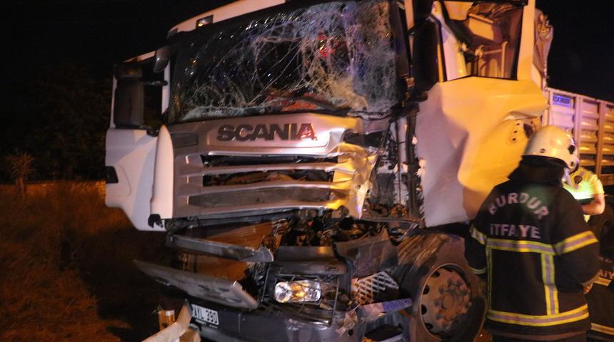 Burdur'da iki tırın çarpışması sonucu 1 kişi yaralandı