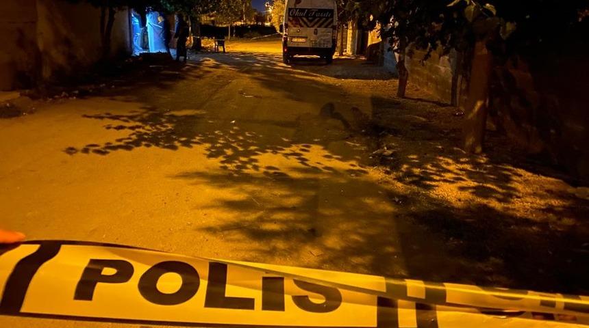 Nişanlısının babasıyla kavga edip çatıştı, başından ve karnından vurulup öldü