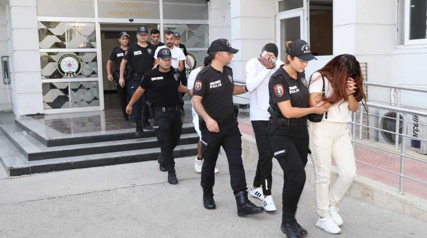 Mersin'de dolandırıcılık operasyonunda 6 şüpheli yakalandı