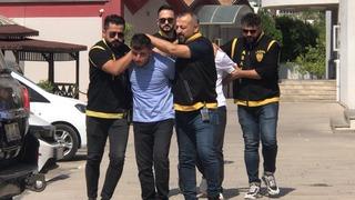 Adana'da trafikte tartıştıkları iki sürücüden birini silahla yaralayan 2 şüpheli tutuklandı