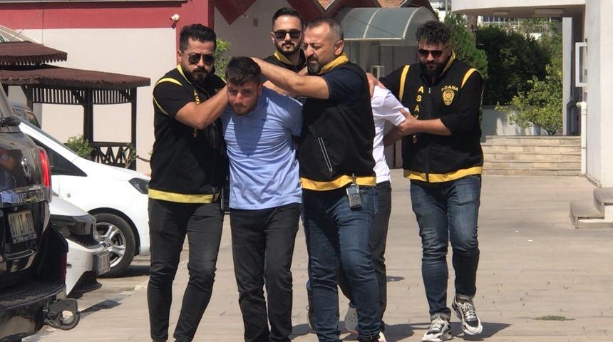 Adana'da trafikte tartıştıkları iki sürücüden birini silahla yaralayan 2 şüpheli tutuklandı