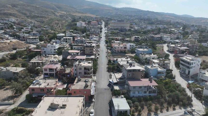 Depremin tahrip ettiği yollar asfaltlanıyor