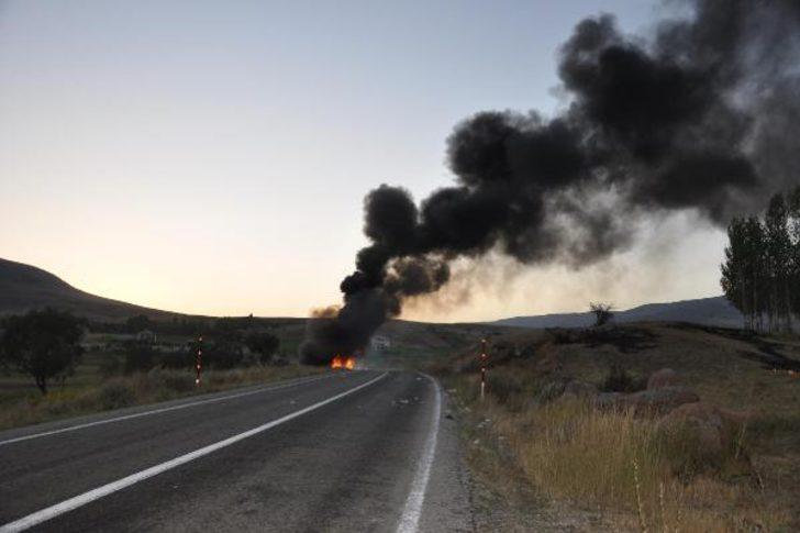 PKK yandaşları yol kesip tanker yaktı