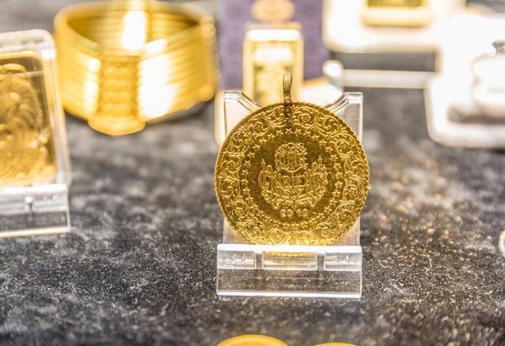 'Ekranda gördüğünüz o külçe altınlar yok Türkiye'de...' dedi: 'Cebinde dolar olana acıyorum' Seçim öncesi en kritik haftada İslam Memiş'ten olay piyasa yorumu G3