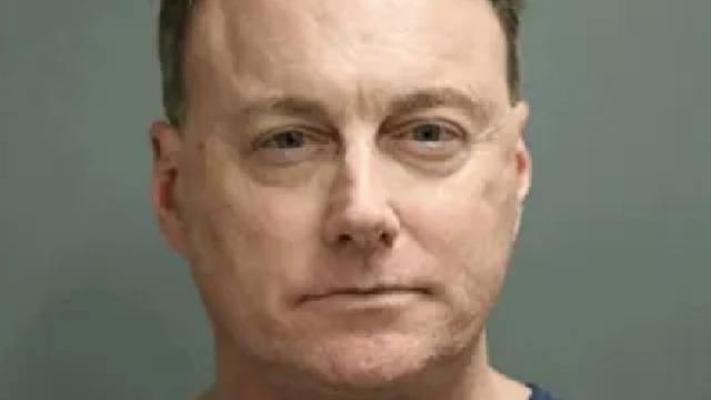 Tedavinin bir parçası olduğunu söyleyerek hastalarına cinsel saldırıda bulunan doktor tutuklandı! Hayat kurtarıcı bakım diyerek tanıtmıştı