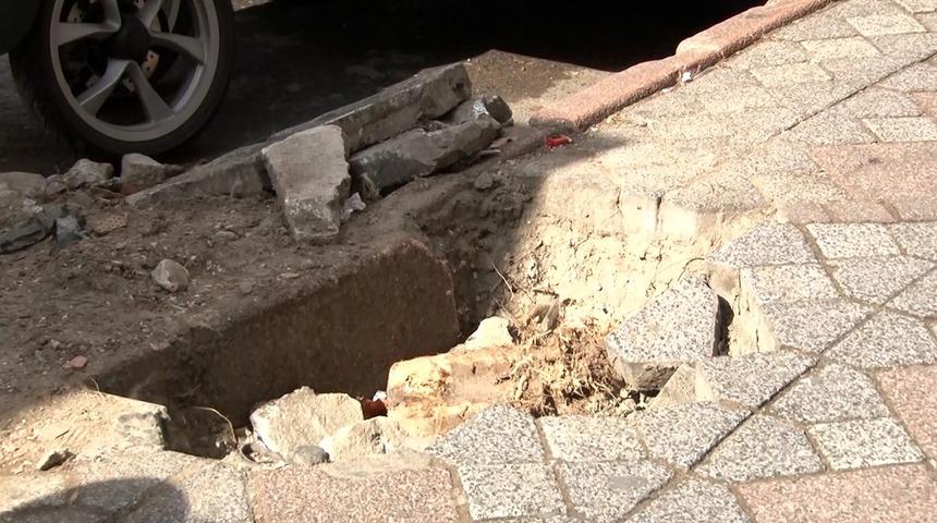 Fatih’te ilginç kaza: Gaza fazla basan sürücü başka bir aracın üzerine çıktı