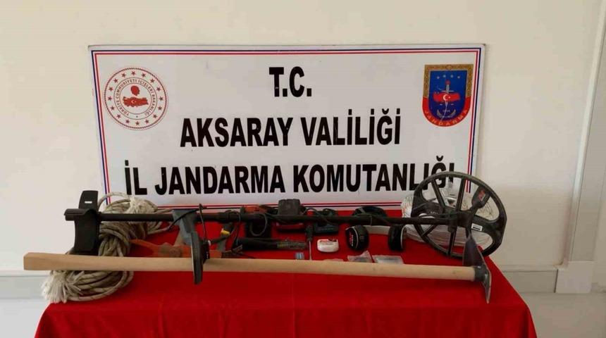 Aksaray’da define avcıları jandarmaya yakalandı