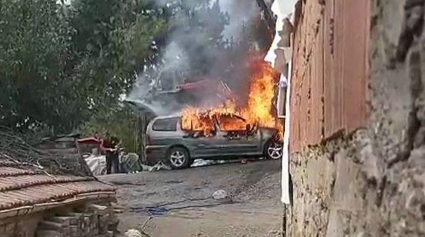 Kontağa bastığı gibi alev topuna döndü! Geriye demir yığını kaldı