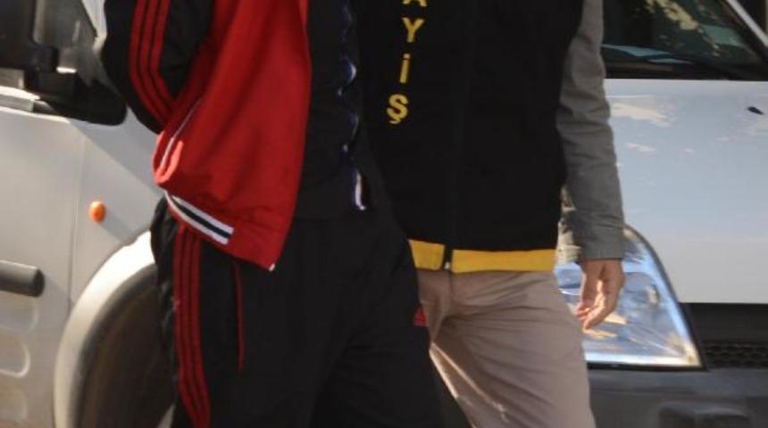 Bir gecede 4 evi soydular