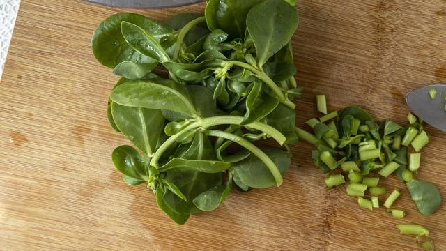 Kilo vermek isteyenler dikkat: 16 saat tok tutan salata tarifi!