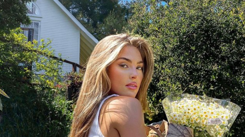 Sosyal medya fenomeni Julia Sandoval'dan cesur "Günaydın" pozları! Sosyal medyada gündem yarattı... "Şort mu iç çamaşırı mı?"