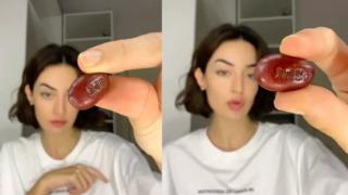 Aldığı ikinci el çantanın içinden üzerinde harflerin yazılı olduğu bir taş çıktı! Sosyal medyada gündem yarattı... Bu ne büyü mü?