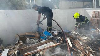 İnşaat halindeki binanın arka bahçesindeki yangın panik yarattı