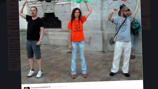 İspanyol belediye başkanına sutyenli protesto