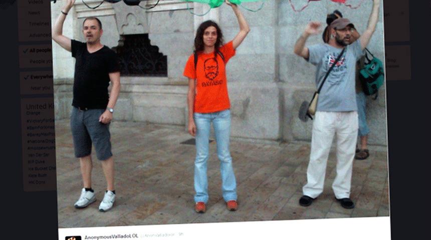 İspanyol belediye başkanına "sutyenli protesto"