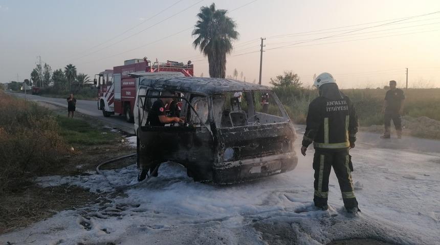 Araç yanmaya başladı, sahibi bırakıp evine gitti! Antalya'da ilginç olay... Yapılan incelemede ise o detay ortaya çıktı