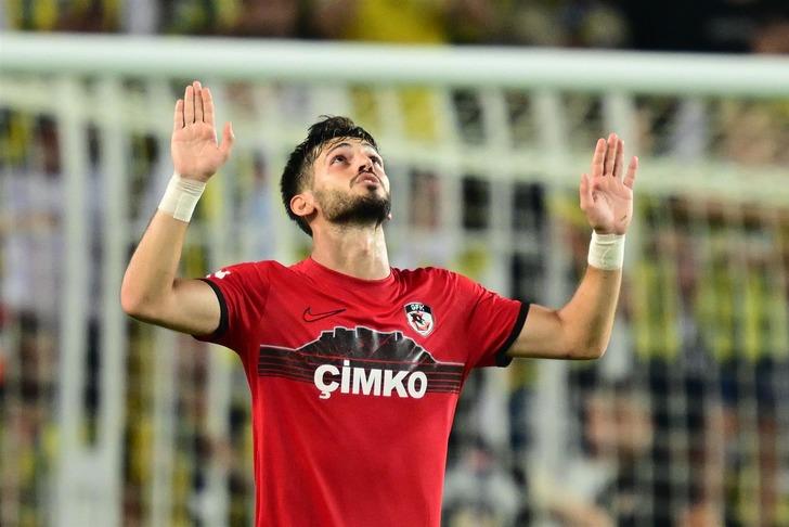 Son dakika: Süper Lig'de şampiyonluk oranları değişti! İki takım farkı açıyor... G3