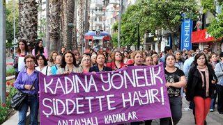 Kadınlardan kadın vekile tepki yürüyüşü