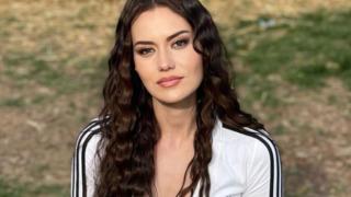 Fahriye Evcen'in kombininin fiyatı dudak uçuklattı! Güzelliğiyle büyüledi