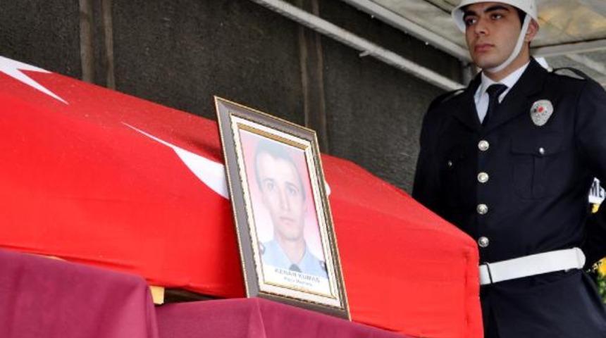 Şehit polis, Trabzon'da g&ouml;zyaşlarıyla toprağa verildi