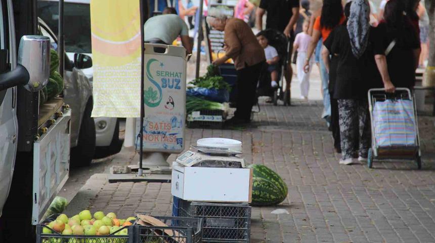 'Başkanım biz burayı 17 bin 500 TL'ye satın aldık' İlk duyduğunda dalga geçildiğini sandı! "Kaldırımı birbirlerine devrediyorlar" 