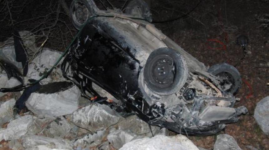 Otomobil u&ccedil;uruma yuvarlandı: 1 &ouml;l&uuml;, 2 yaralı